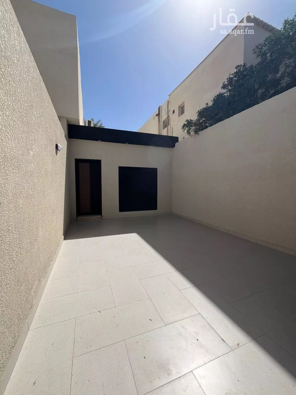 عمارة 396 م² في العليا 20