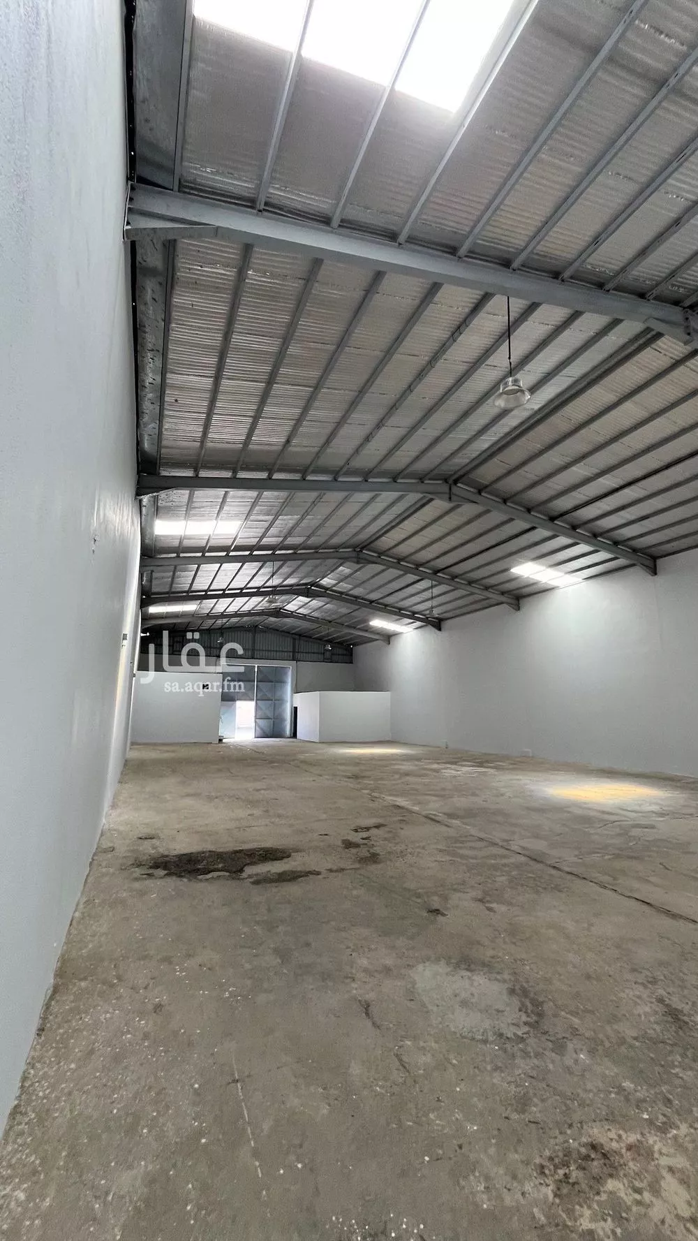 1050 sqm warehouse in Al Faisaliyyah 3
