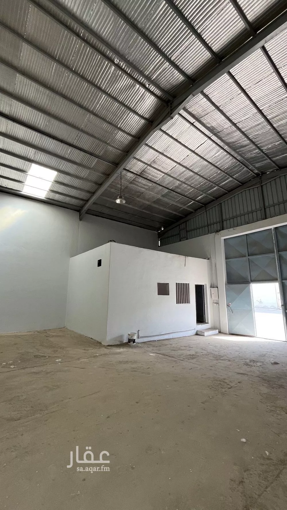 1050 sqm warehouse in Al Faisaliyyah 4
