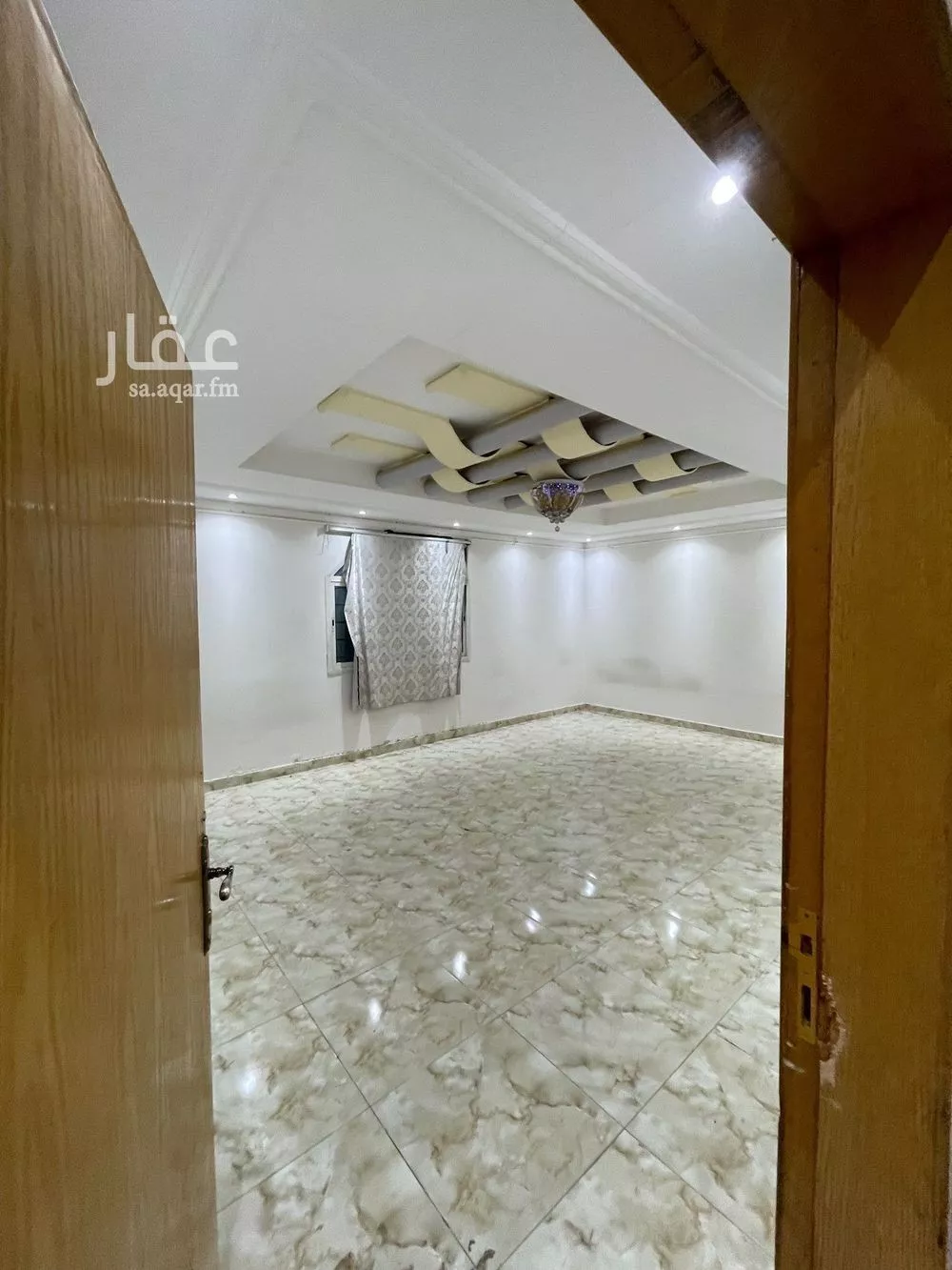 مستودع 4500 م² في العارض 11
