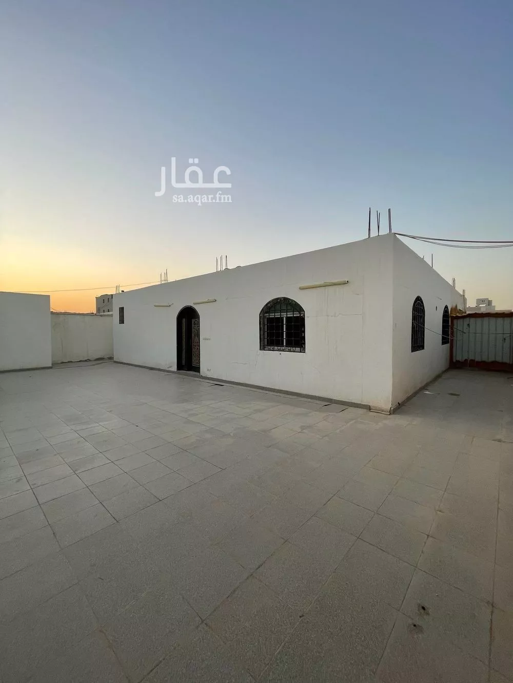 مستودع 4500 م² في العارض 6