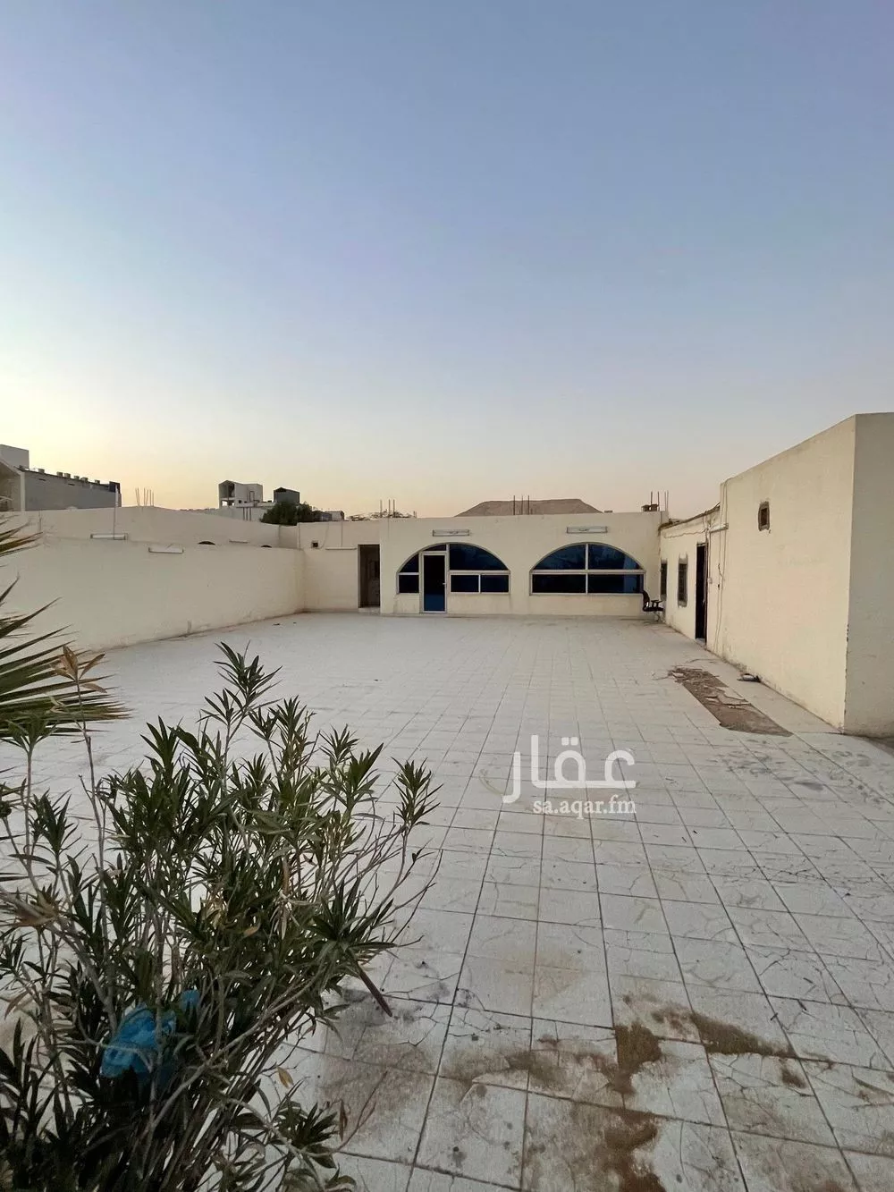 مستودع 4500 م² في العارض 9