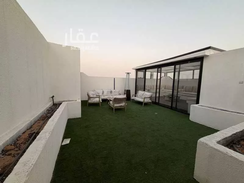 عمارة 560 م² في الملك فهد 12