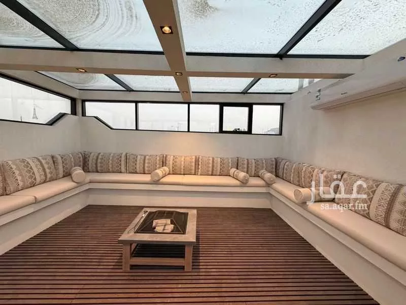 عمارة 560 م² في الملك فهد 18