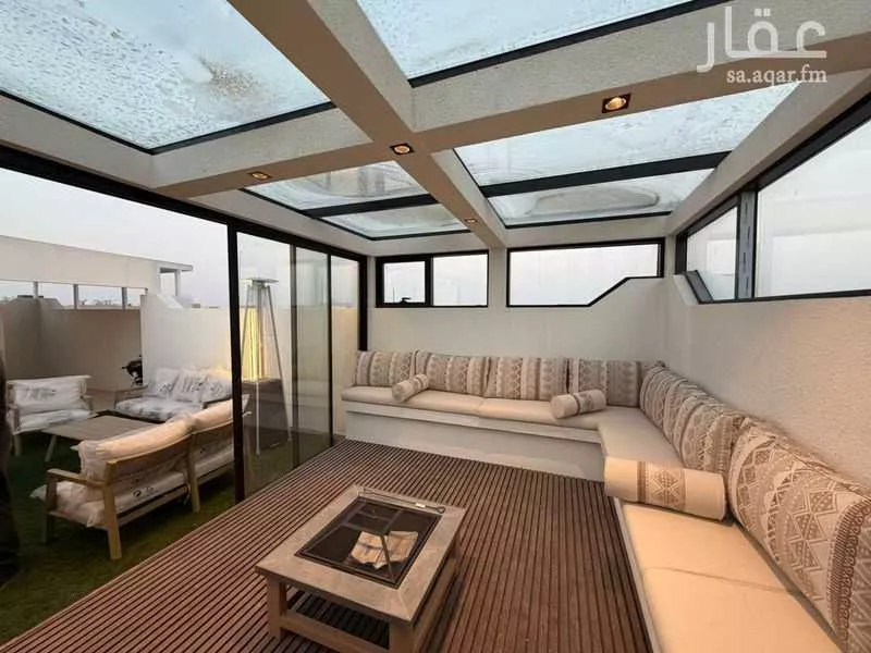عمارة 560 م² في الملك فهد 7