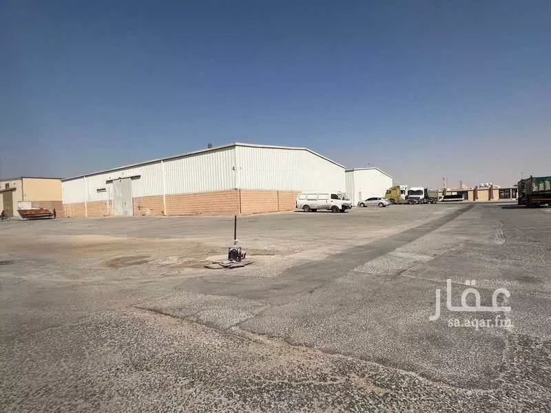مستودع 3640 م² في السلي 6