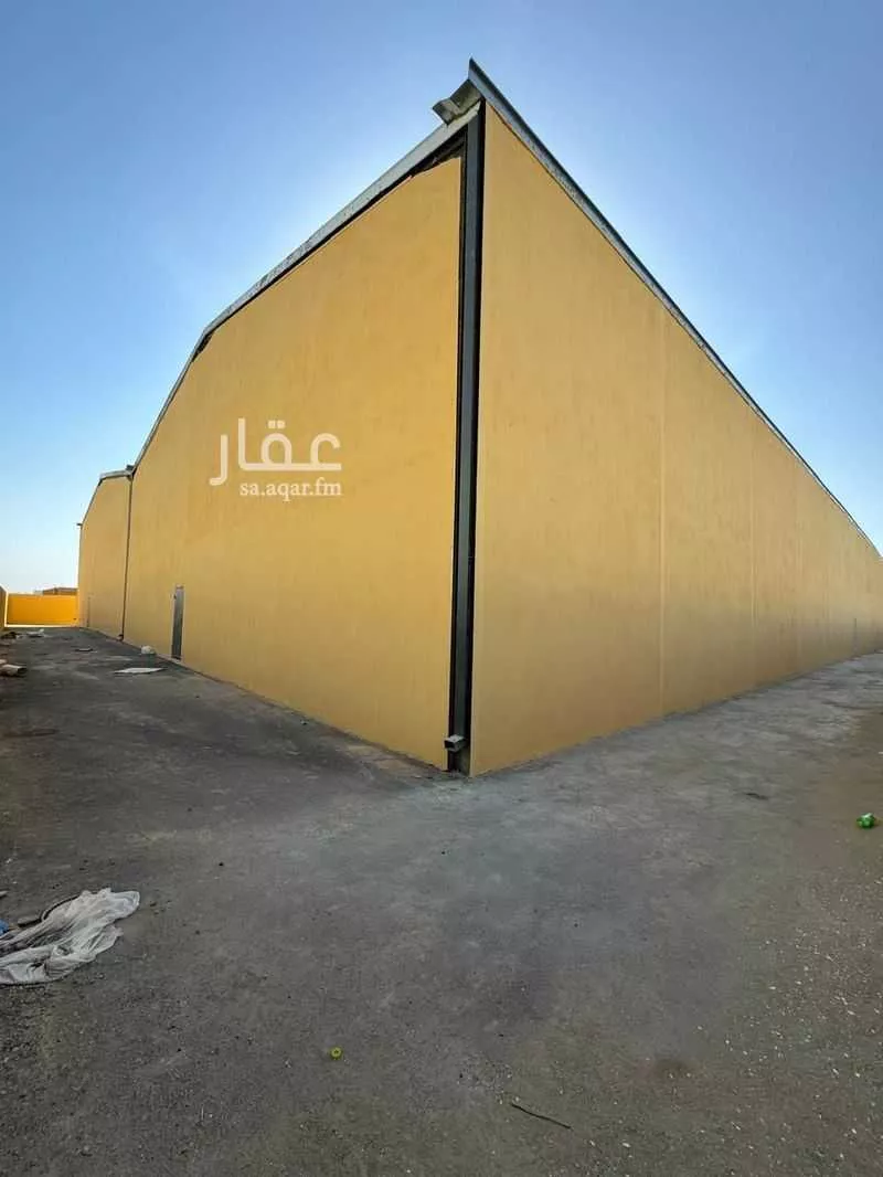 مستودع 4927 م² في الغنامية 9