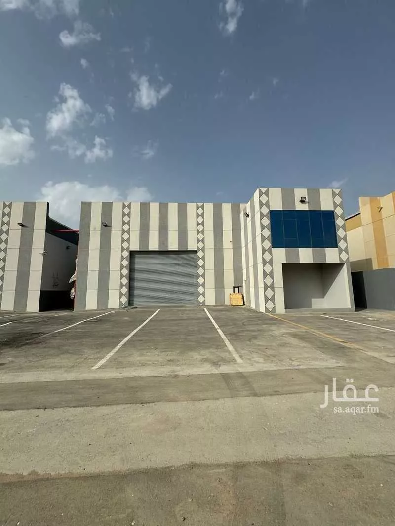 مستودع 4250 م² في طيبة 2