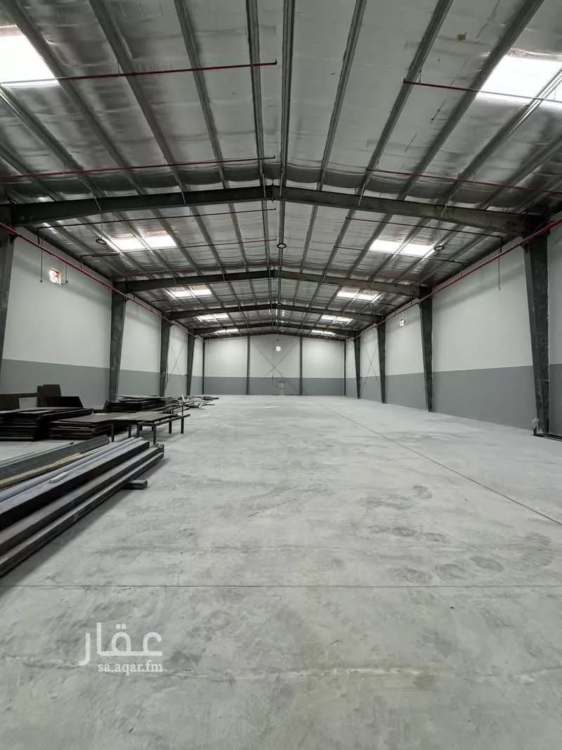 مستودع 4250 م² في طيبة 5