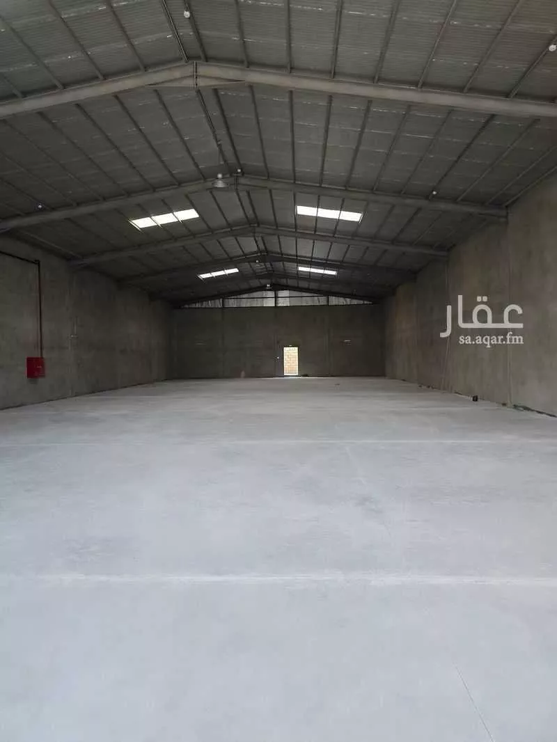 مستودع 2000 م² في بنبان 5