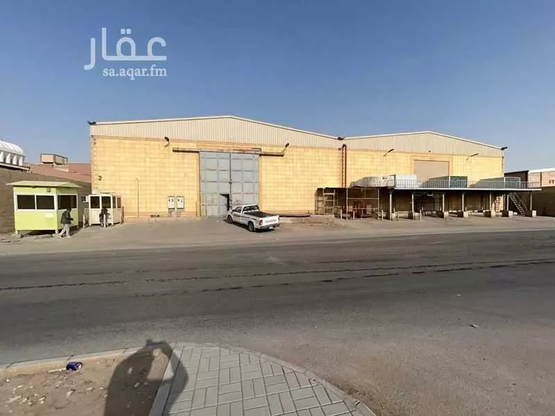 مستودع 4250 م² في السلي 14