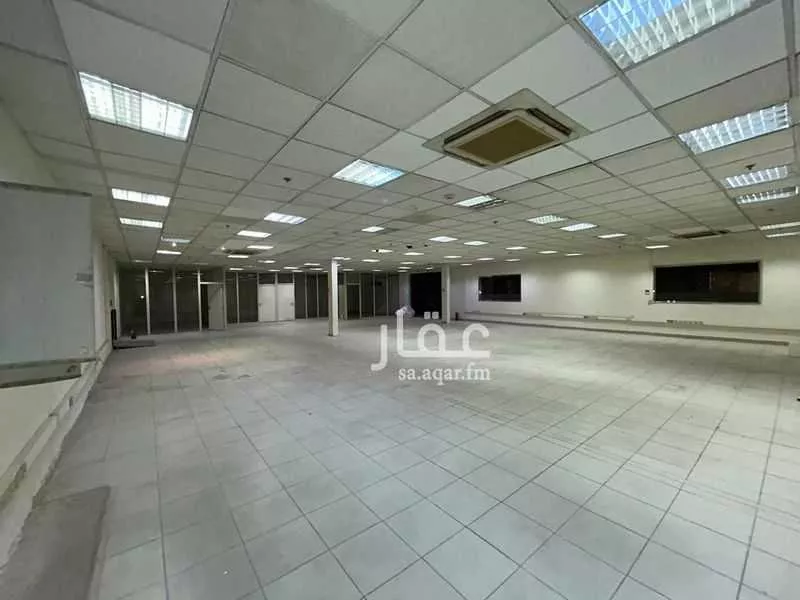 مستودع 4250 م² في السلي 7