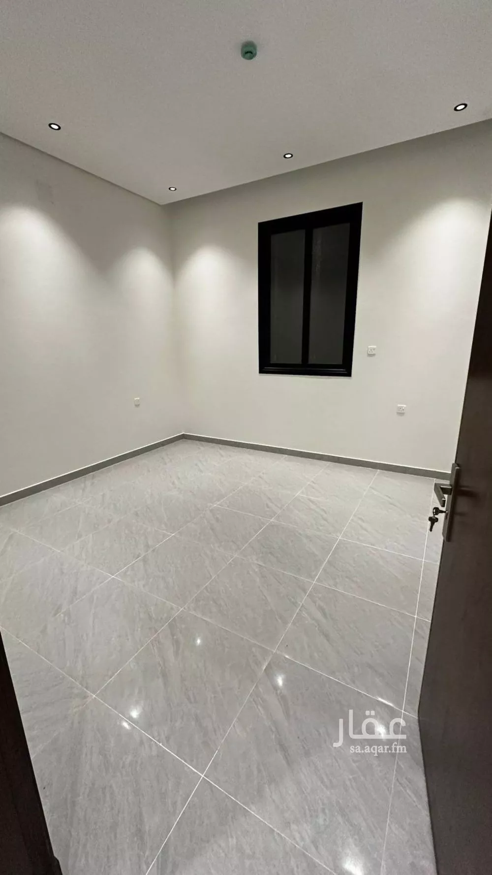 900 sqm building in Dhahrat Laban 3