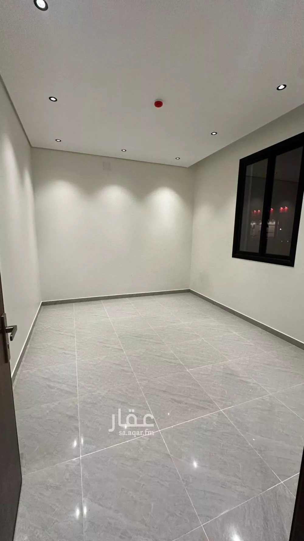 900 sqm building in Dhahrat Laban 4