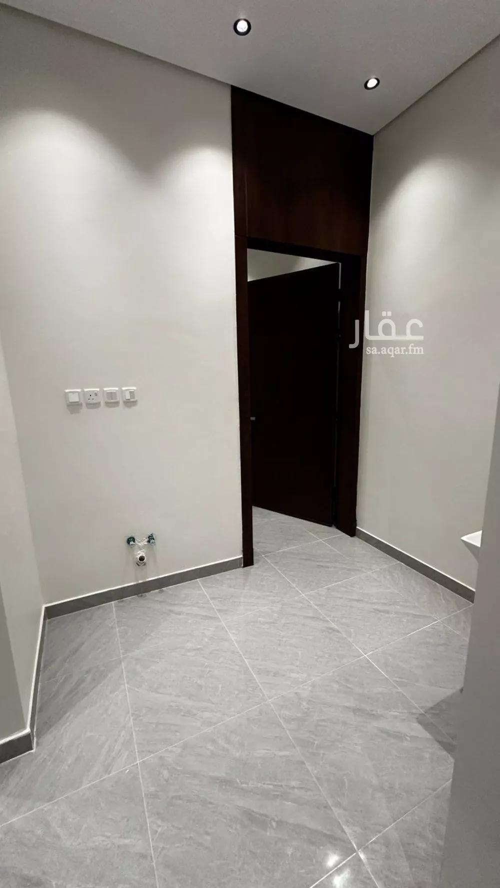 900 sqm building in Dhahrat Laban 7