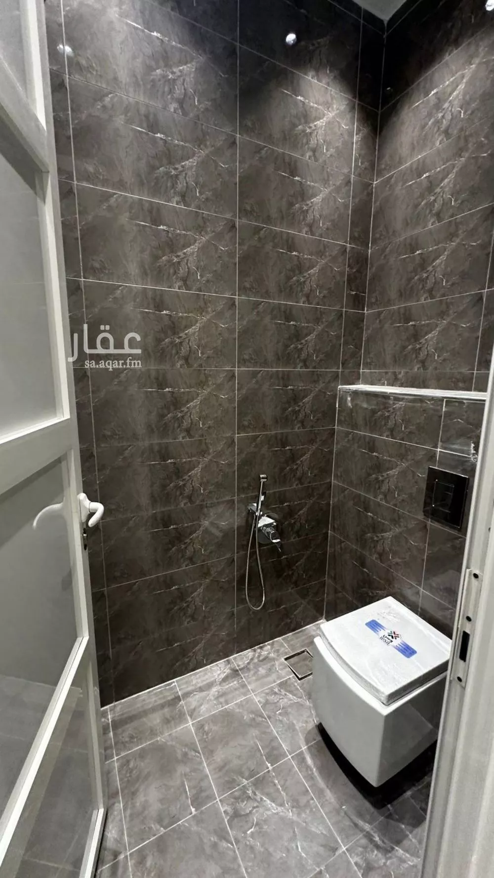 900 sqm building in Dhahrat Laban 8