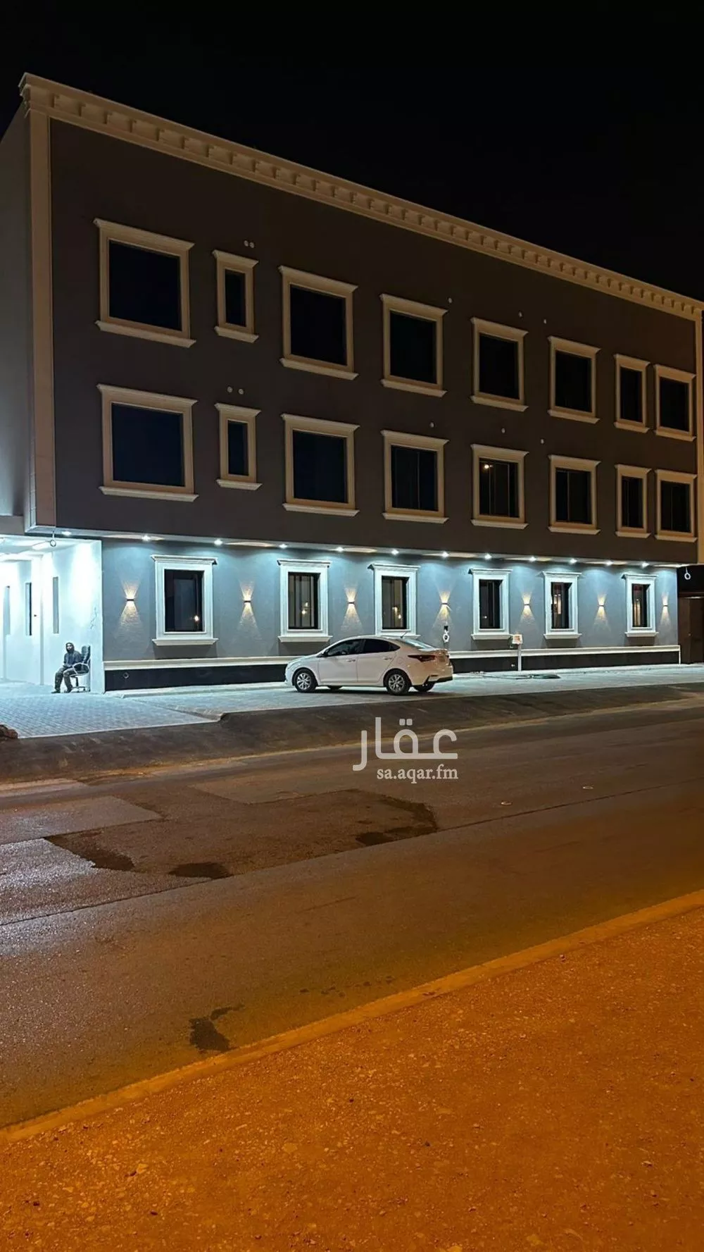 900 sqm building in Dhahrat Laban 9