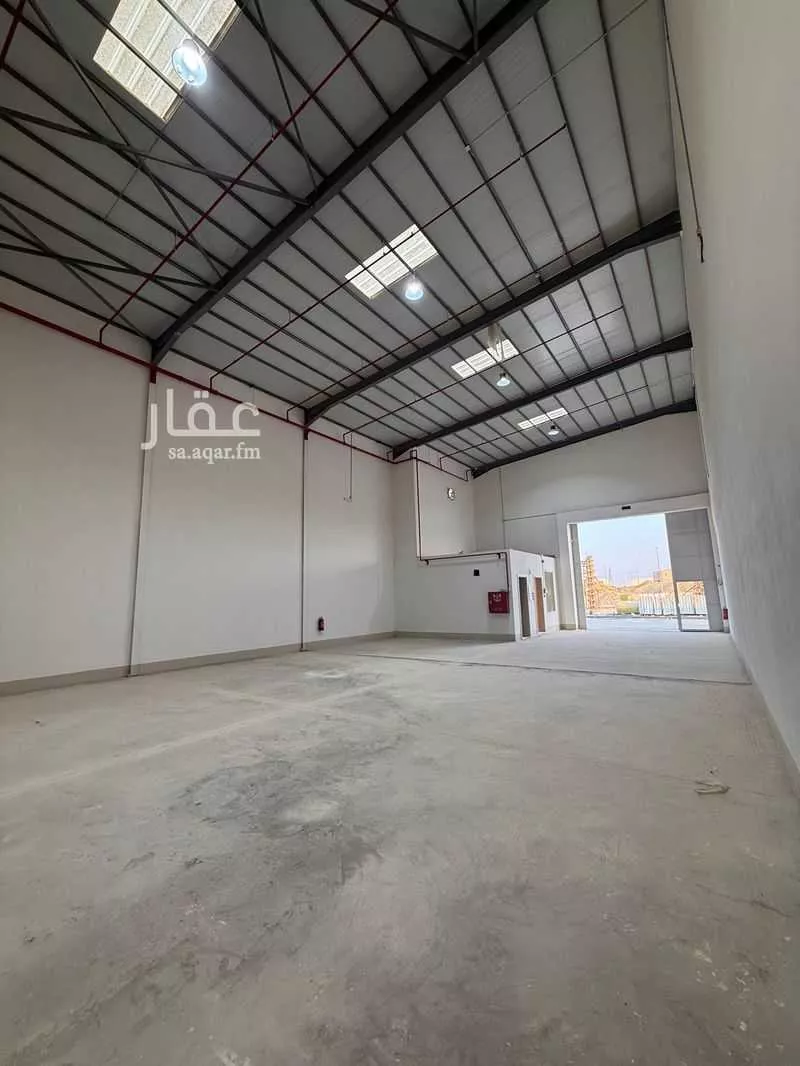 مستودع 450 م² في النظيم 7