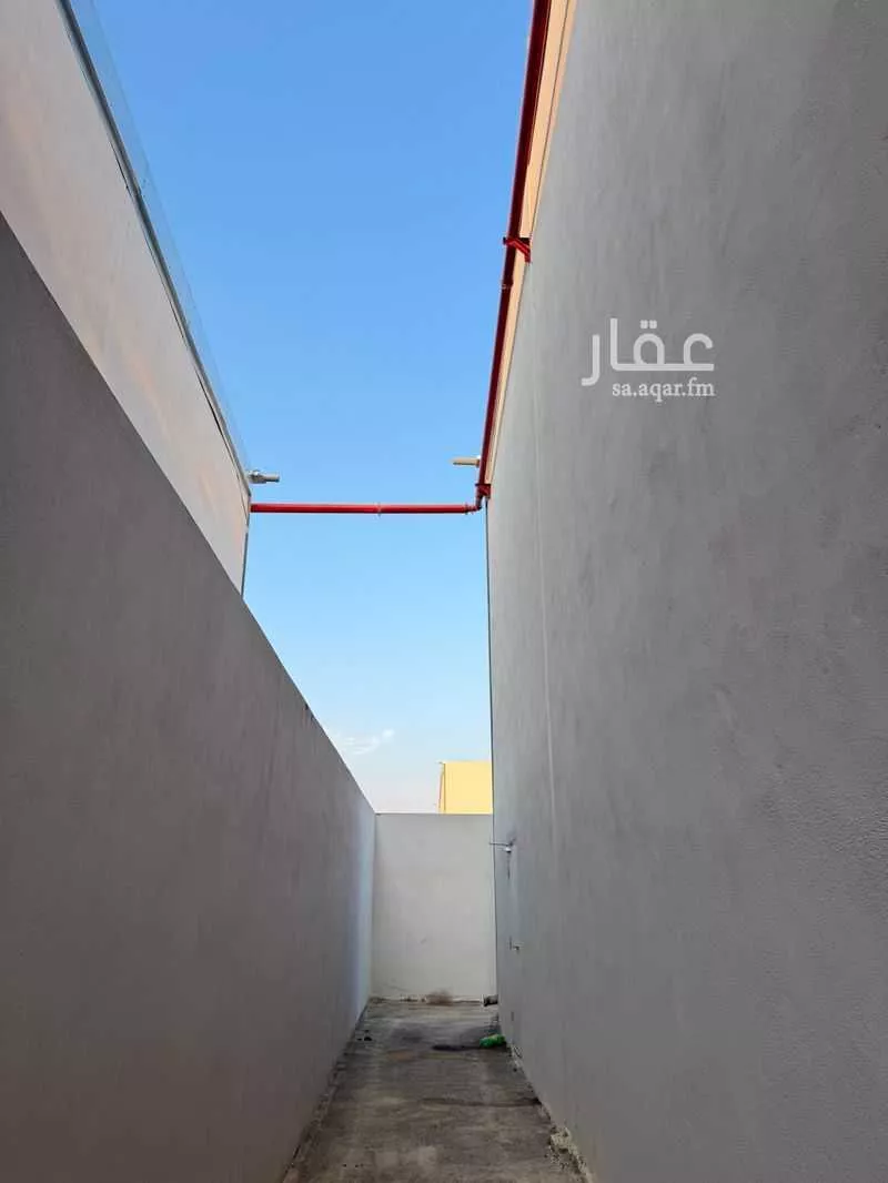 مستودع 450 م² في النظيم 8
