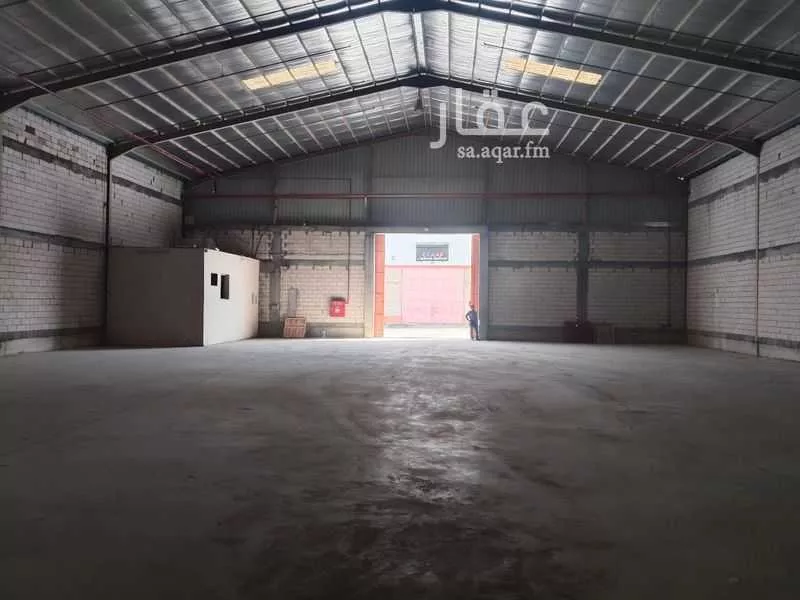 840 sqm warehouse in Al Sulay 8
