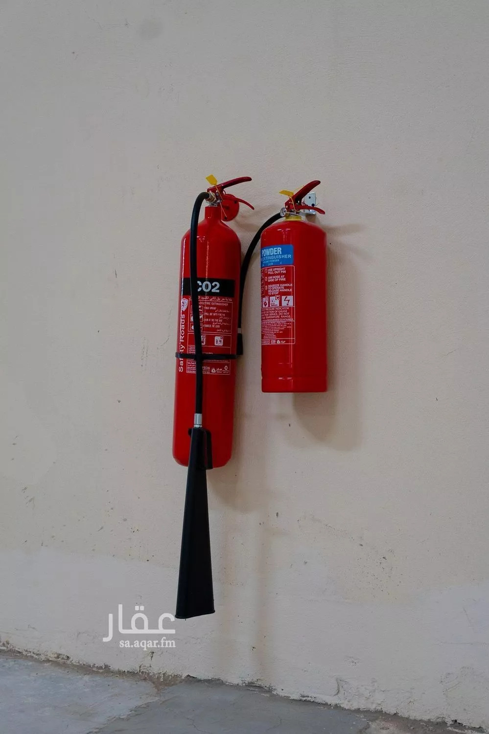 مستودع 1605 م² في السلي 17