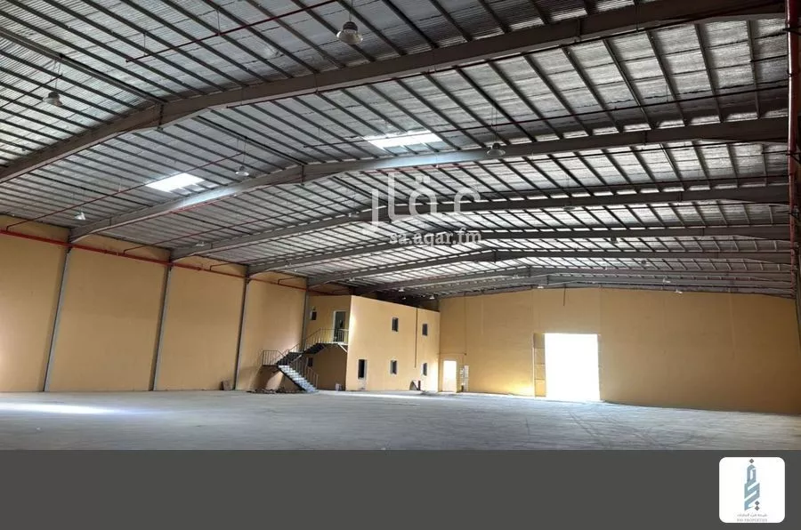 1711 sqm warehouse in Al Sulay 8