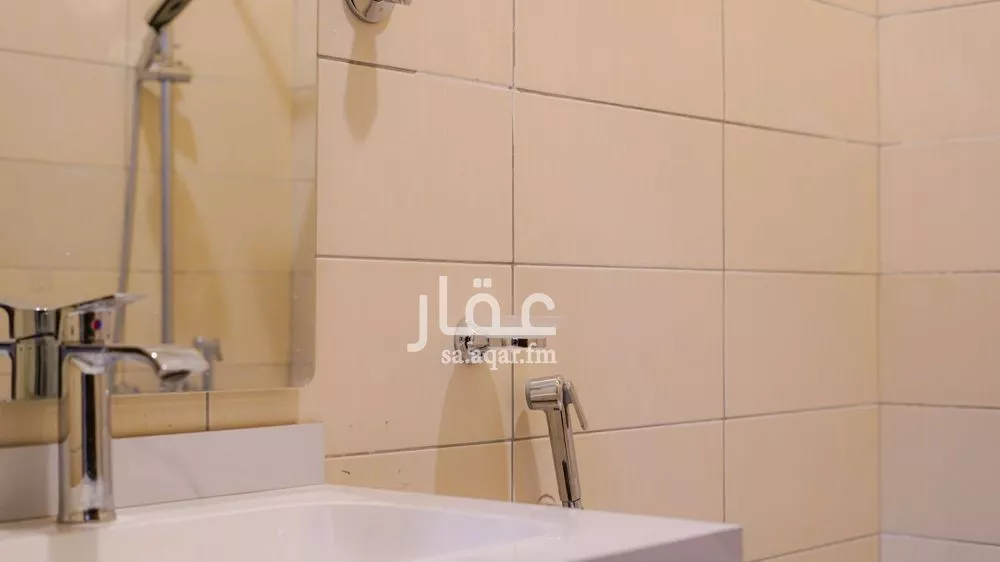 900 sqm building in Hittin 18