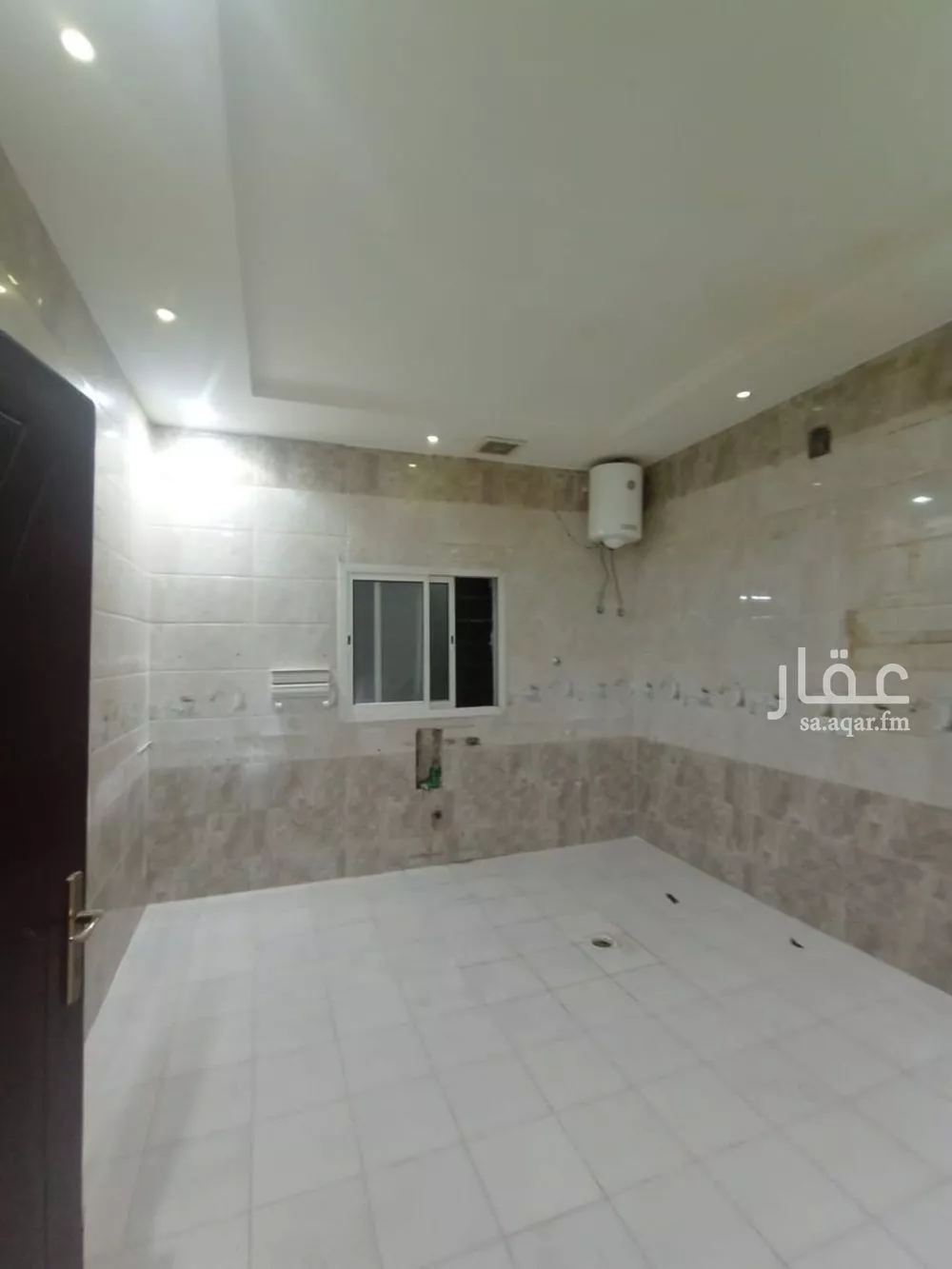 1037 sqm building in Al Janadriyah 2