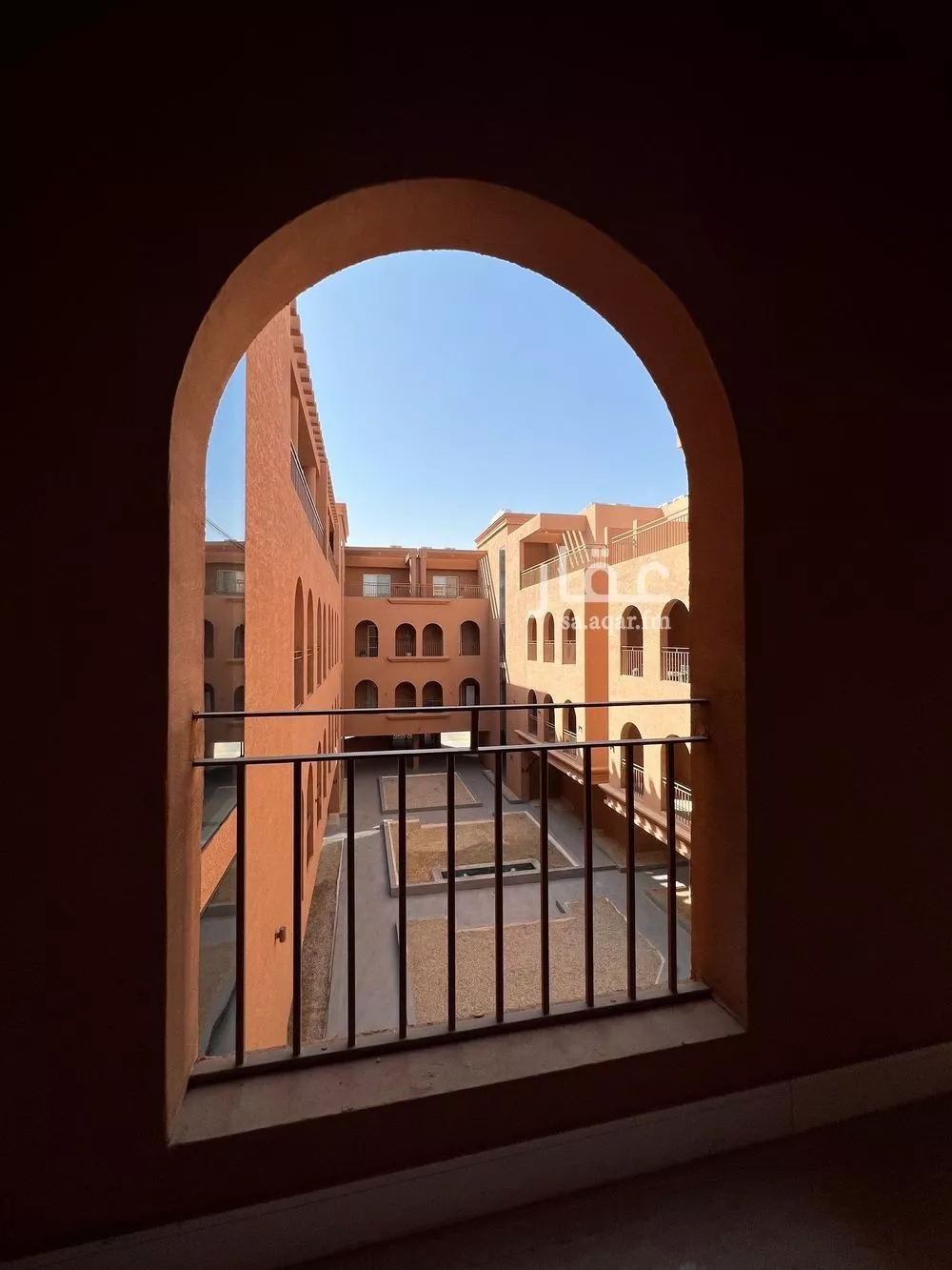 عمارة 3960 م² في الشهداء 16