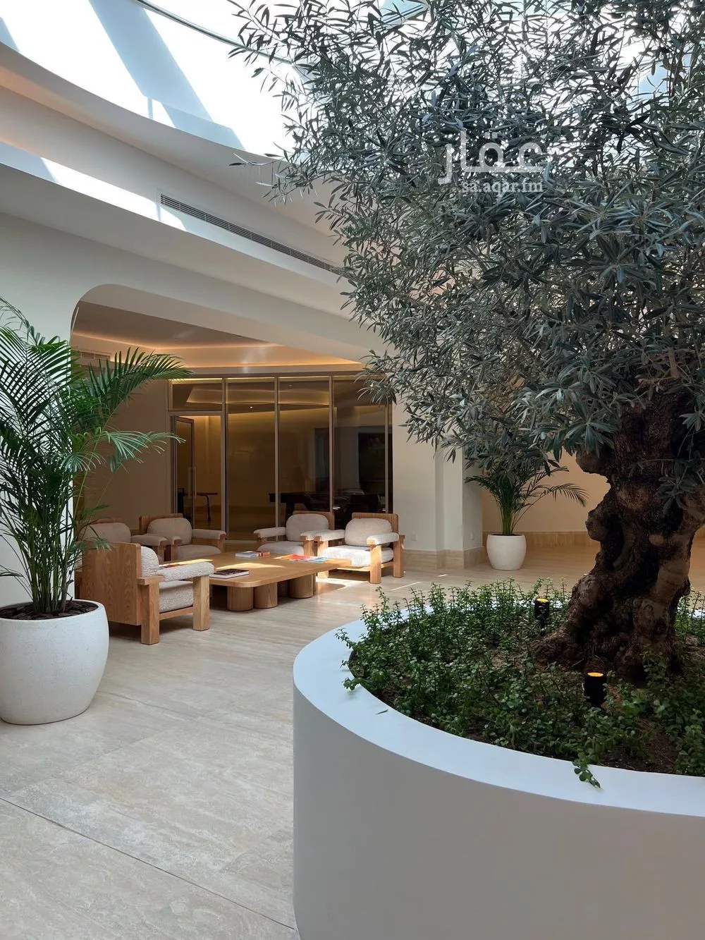 عمارة 3960 م² في الشهداء 18