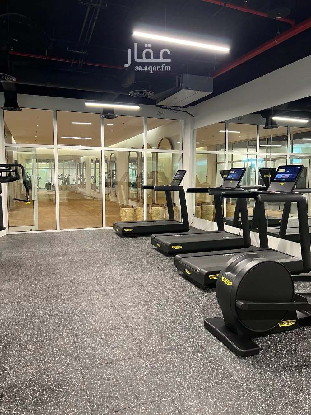 عمارة 3960 م² في الشهداء 20