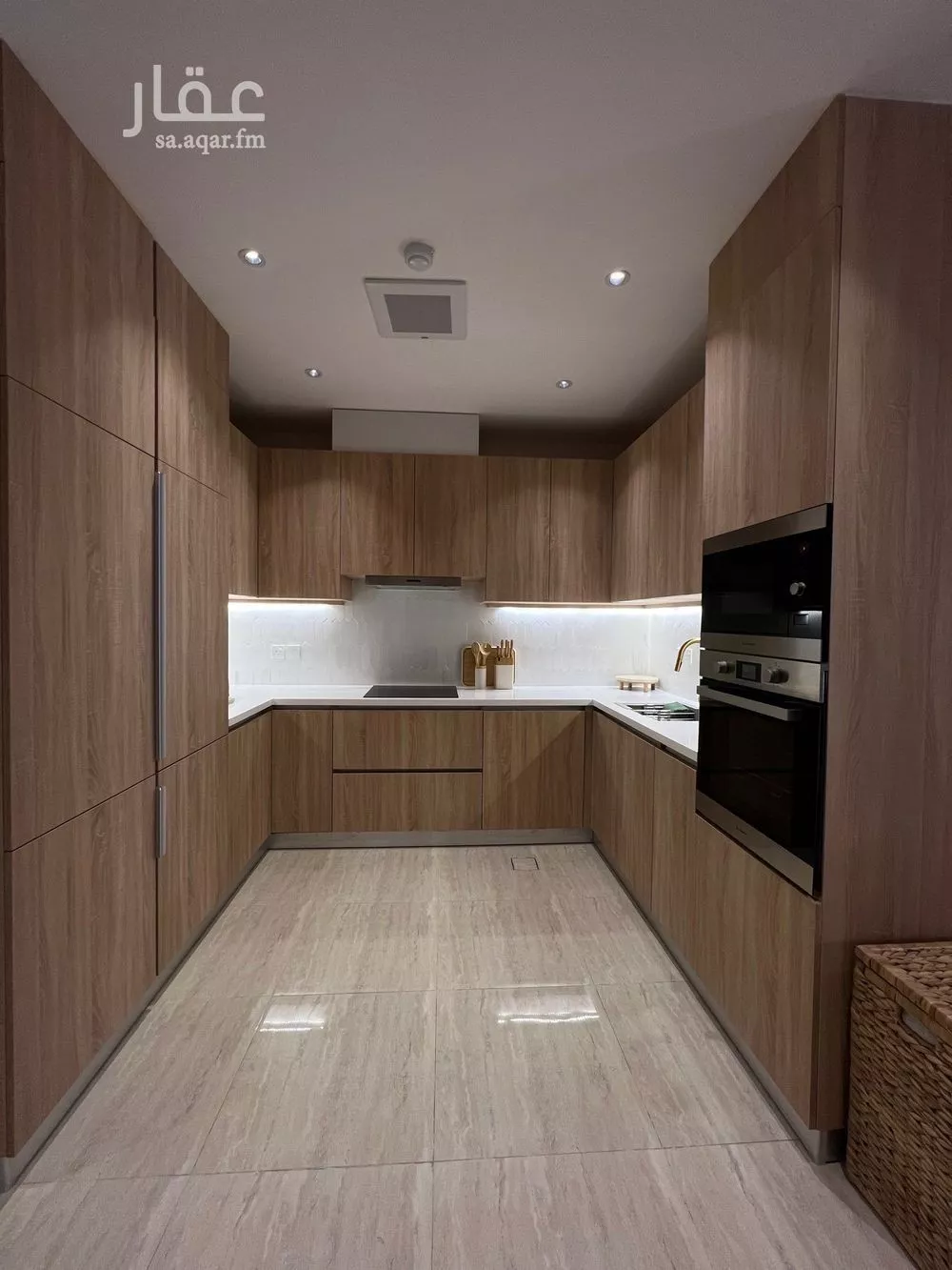 عمارة 3960 م² في الشهداء 4