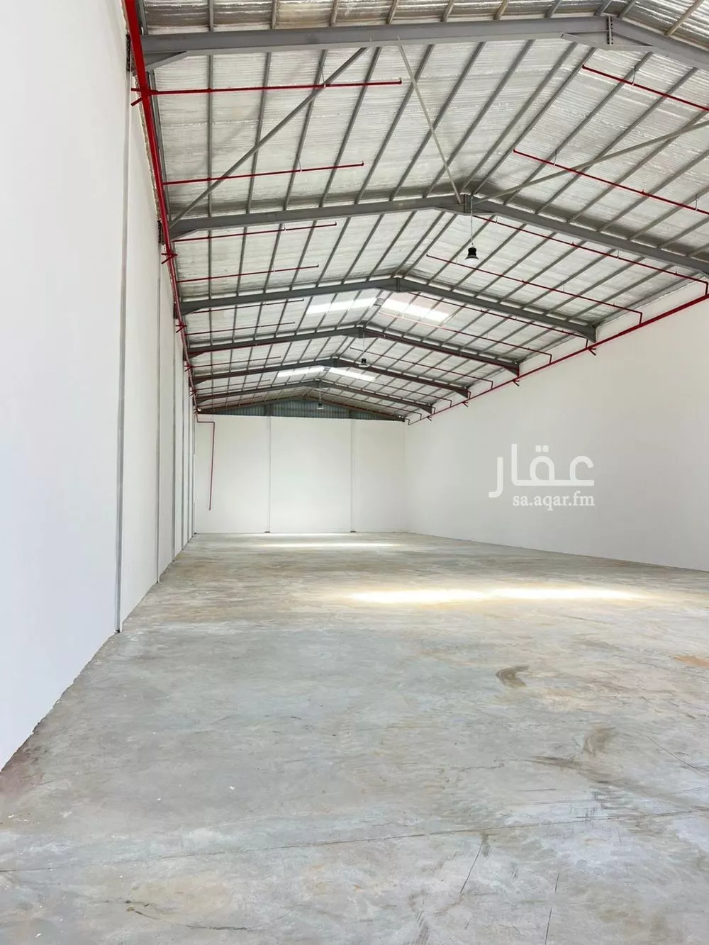 مستودع 3000 م² في بنبان 8