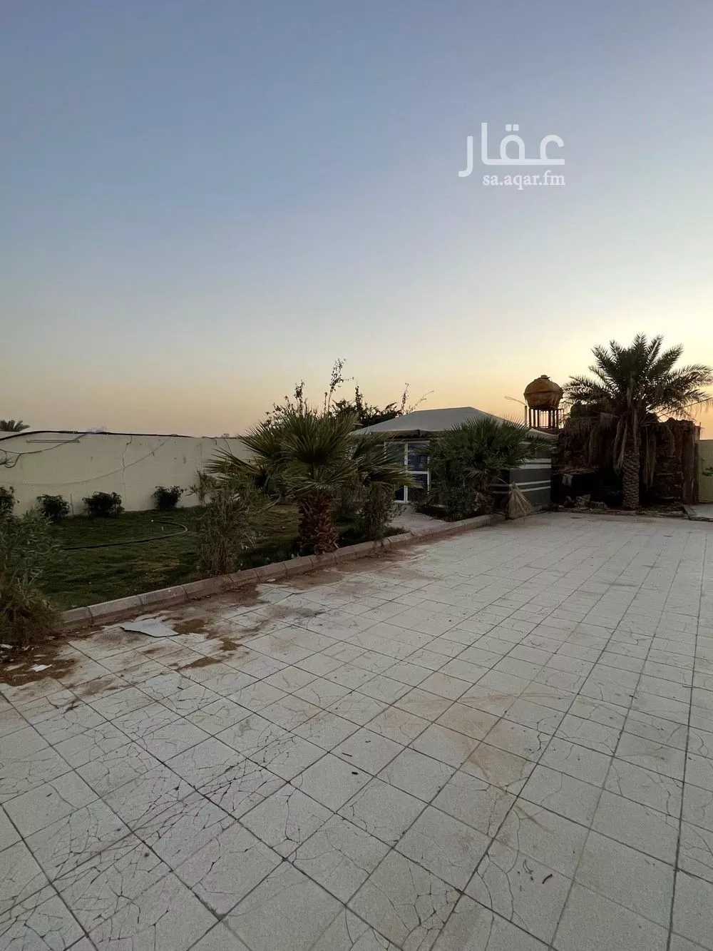 مستودع 2502 م² في العارض 17