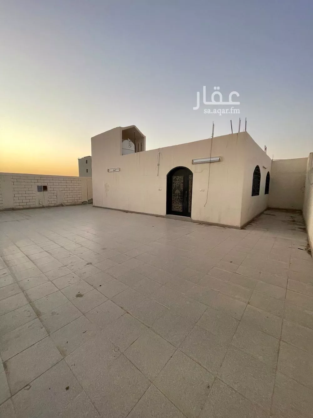 مستودع 2502 م² في العارض 8