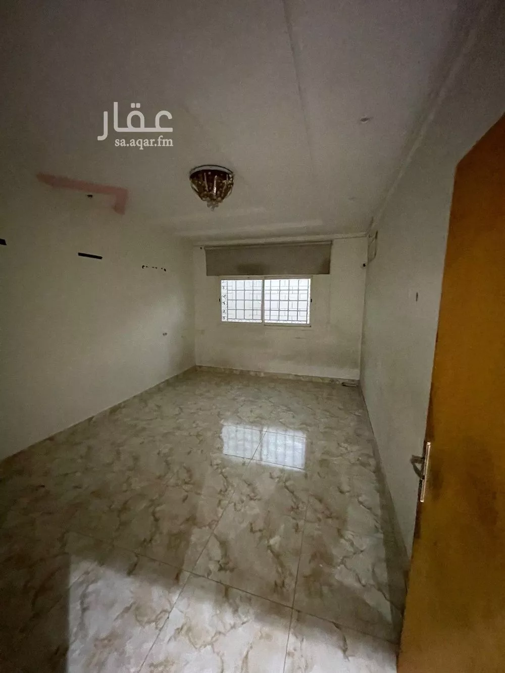مستودع 2502 م² في العارض 10
