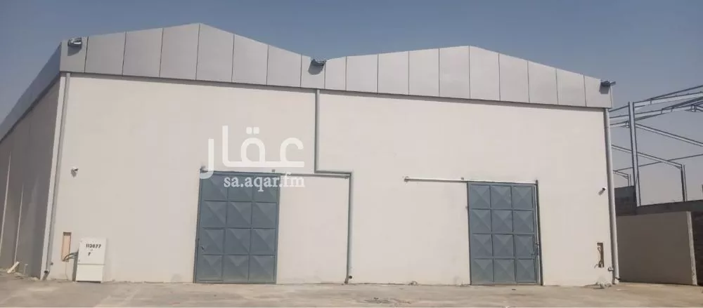 مستودع 1023 م² في الغنامية 4