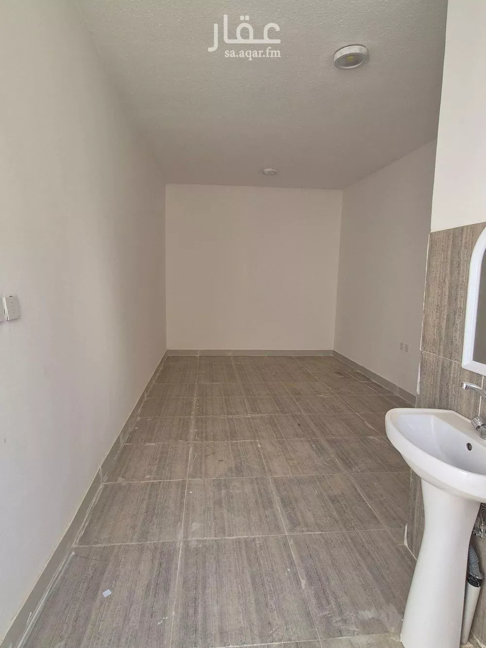 2700 sqm building in Al Rimal 7