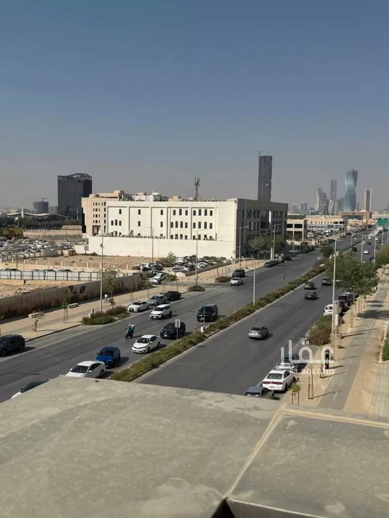 عمارة 1350 م² في الورود 13