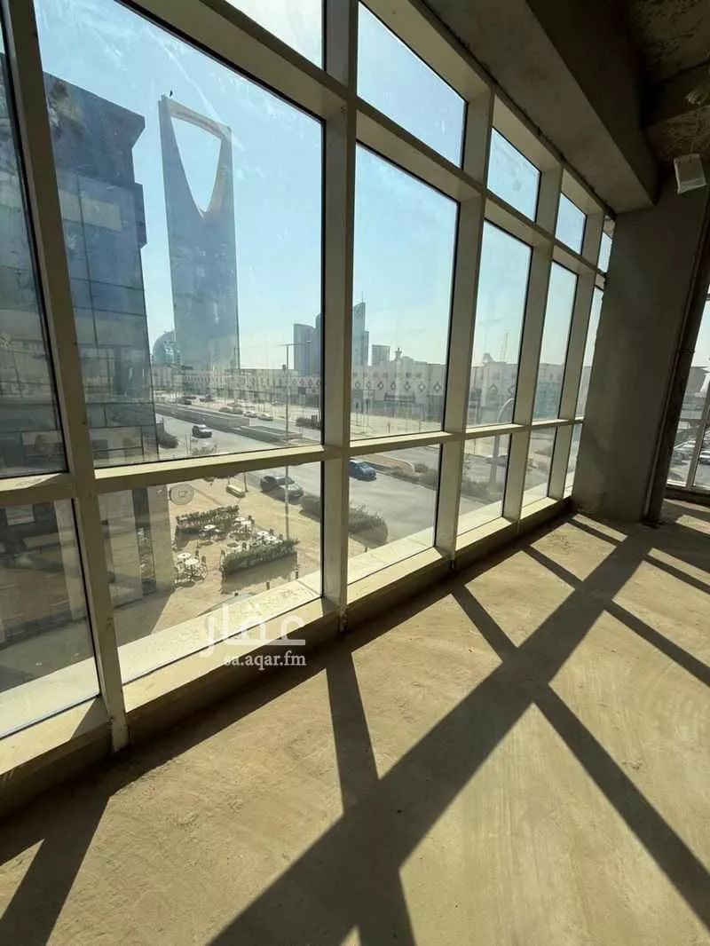 عمارة 1350 م² في الورود 15