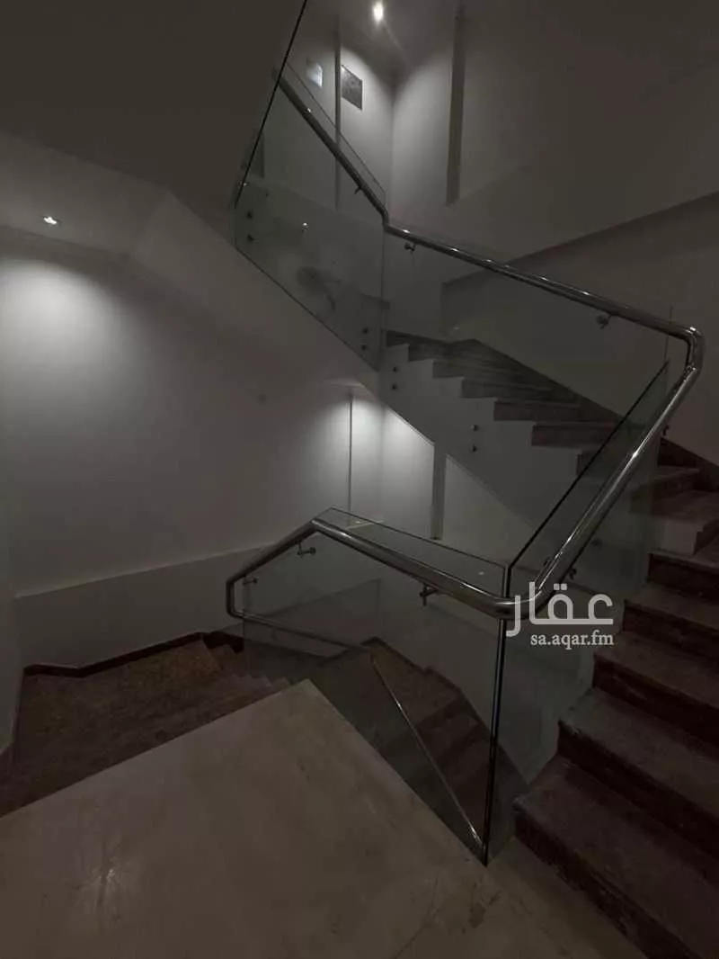عمارة 1350 م² في الورود 3