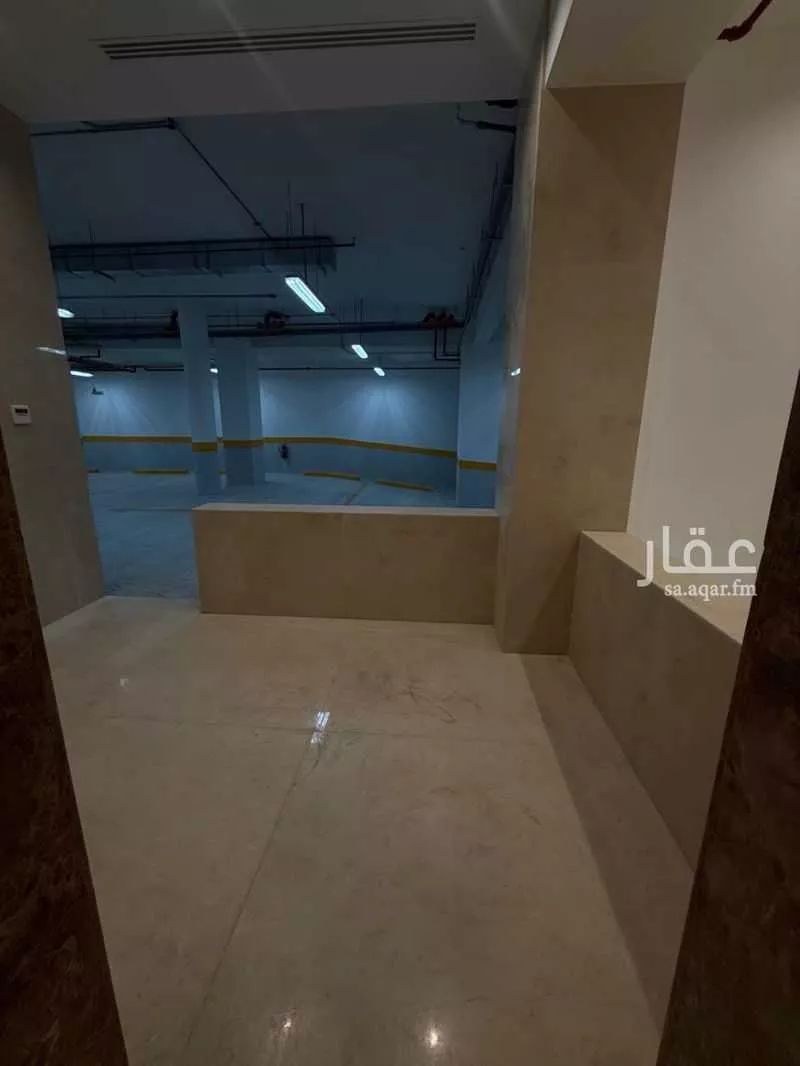 عمارة 1350 م² في الورود 4