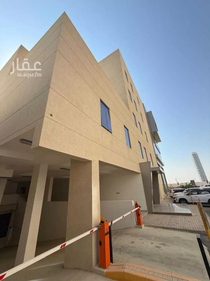 عمارة 1350 م² في الورود 7