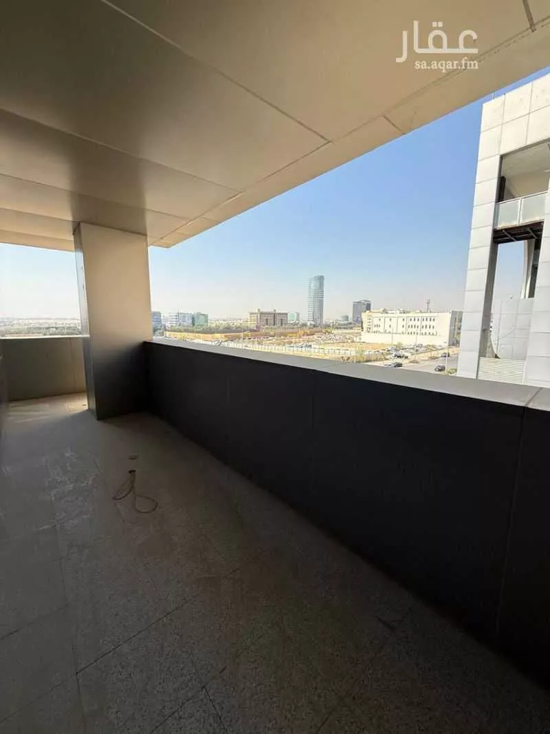 عمارة 1350 م² في الورود 10