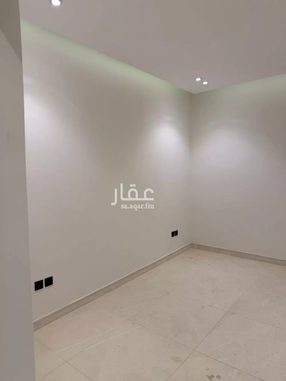 عمارة 891 م² في العارض 6