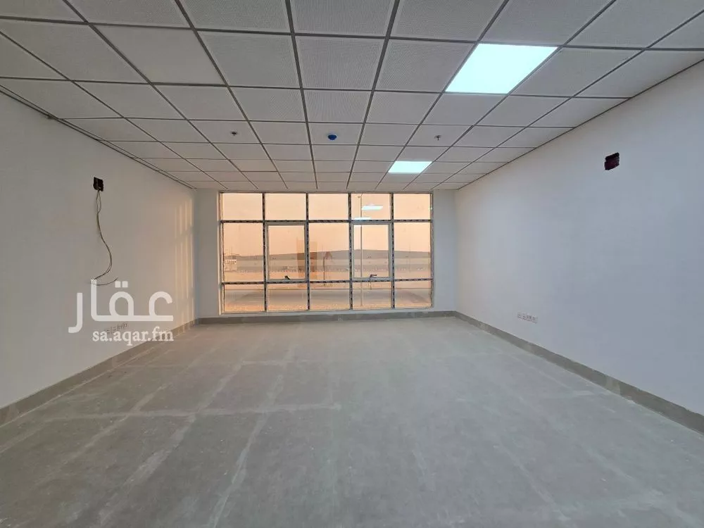 مستودع 4250 م² في طيبة 7