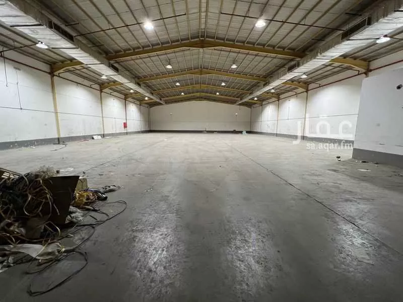1472 sqm warehouse in Al Aziziyah 4