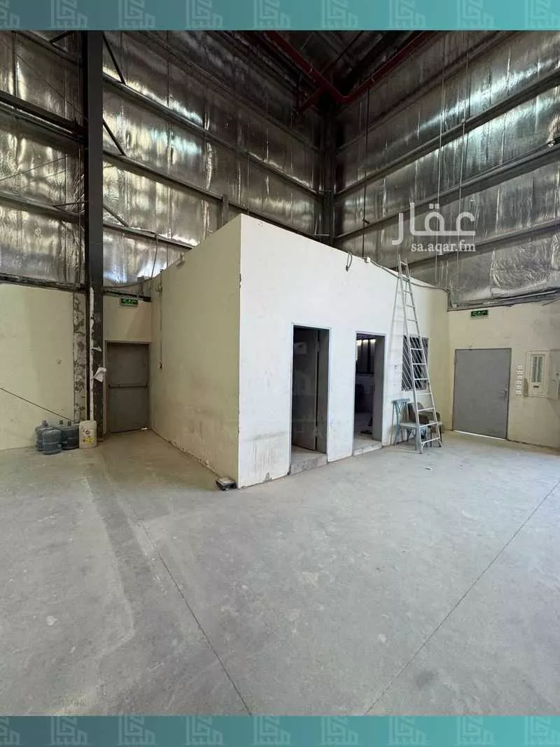 مستودع 1856 م² في الرياض 5