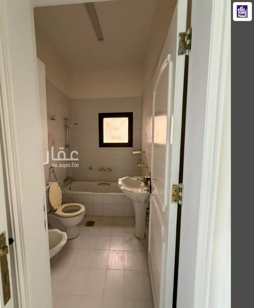 930 sqm building in Al Murabba 22