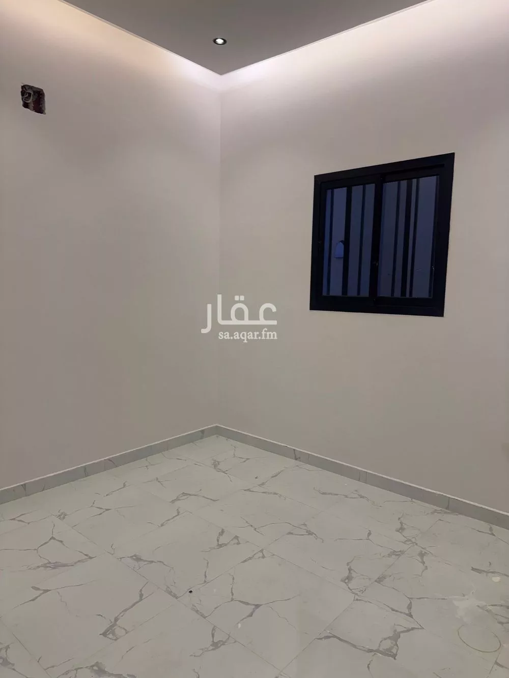 400 sqm building in Dhahrat Laban 15